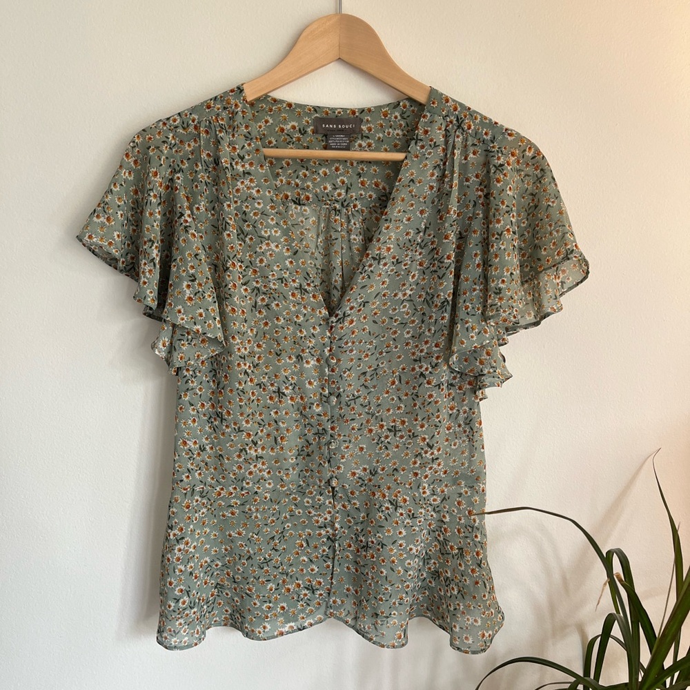 Sans Souci Ditsy Daisy Floral Flutter Sleeve Button Down Blouse